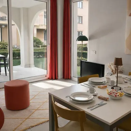 Lakeside - 1br With Pool Access *