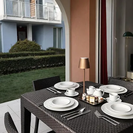 Lakeside - 1br With Pool Access Апартаменты